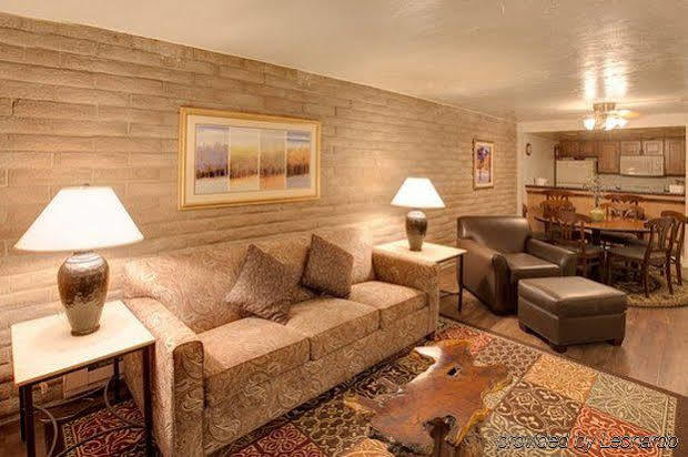 Sandstone Creek Club Aparthotel 3*